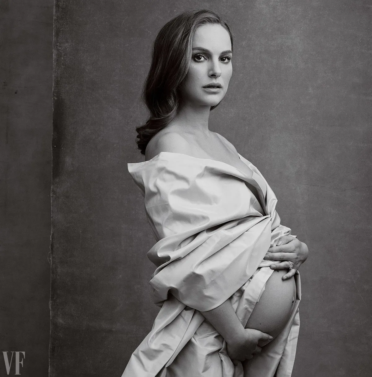 Natalie Portman Announces Pregnancy with Tanguy Destable