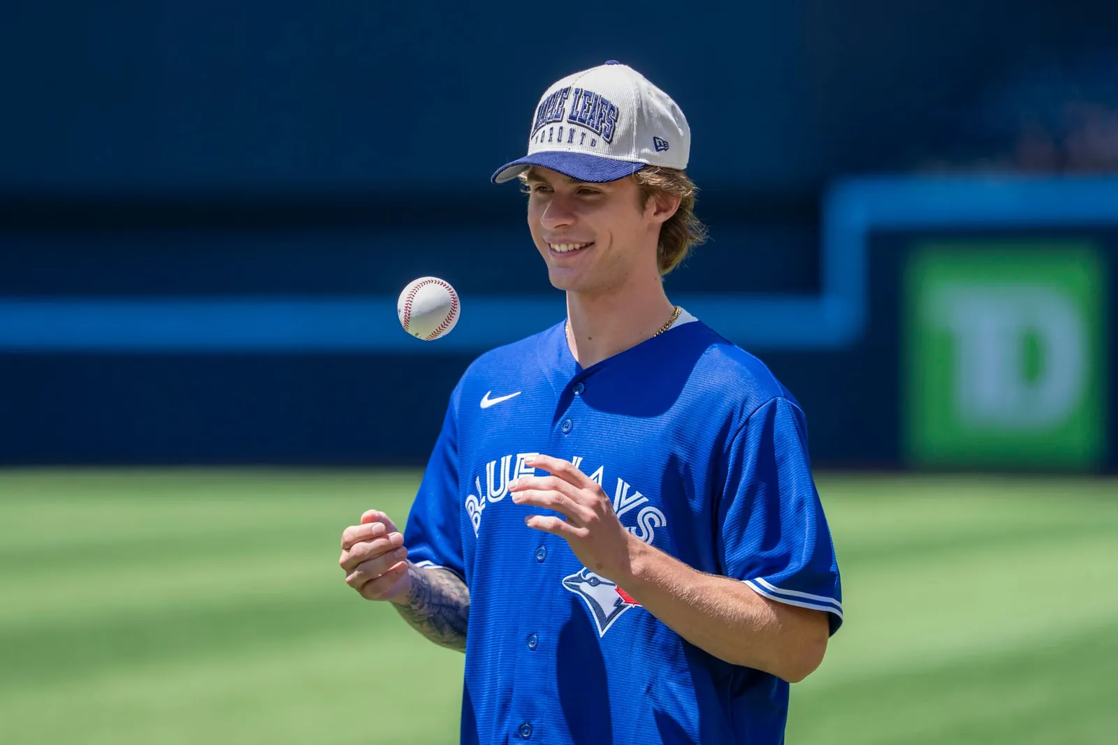 McKenna is the first Leafs player to throw the first pitch at a Blue Jays game since Auston Matthews in 2022.