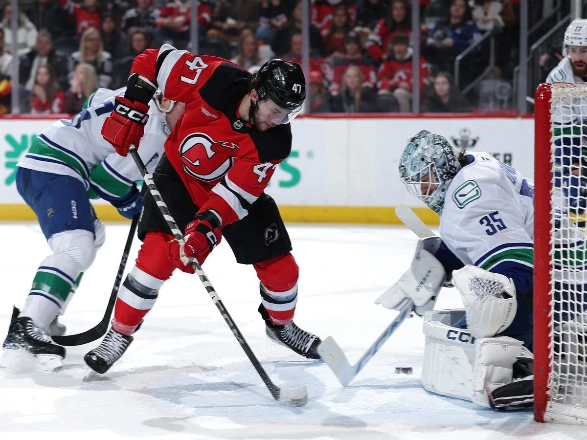 Vancouver Canucks agree to terms with Paul Cotter on one-year contract