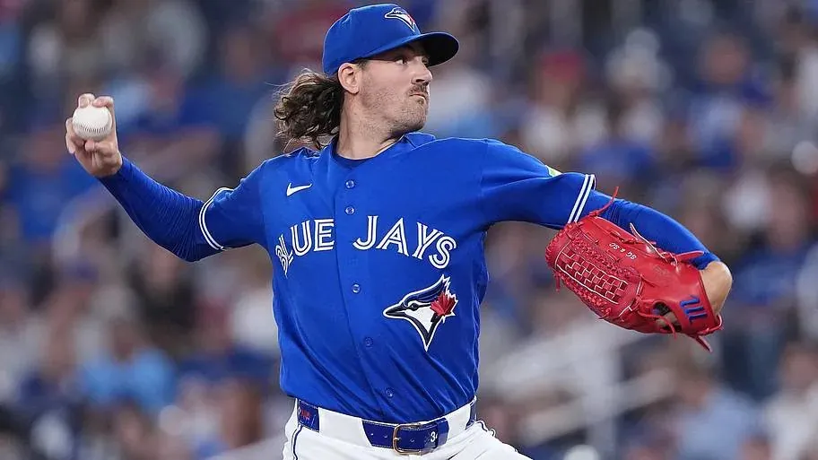 Toronto Blue Jays starting pitcher Kevin Gausman (34) throws a pitch against the Tampa Bay Rays.